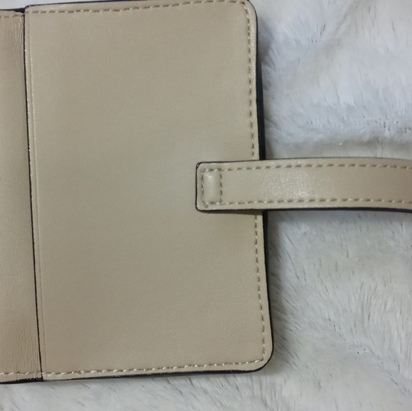 ✴️3/$15✴️ Small gold studded hand clutch - Picture 4 of 7